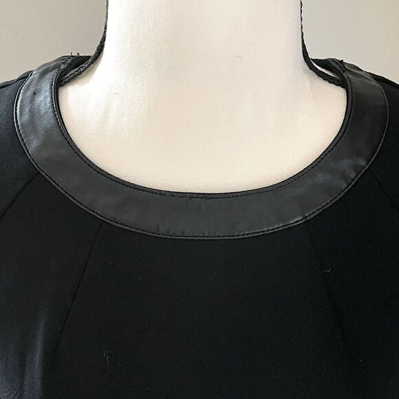 Banana Republic Black Viscose/Nylon/Spandex Blend Top. Size Small. - Picture 4 of 8